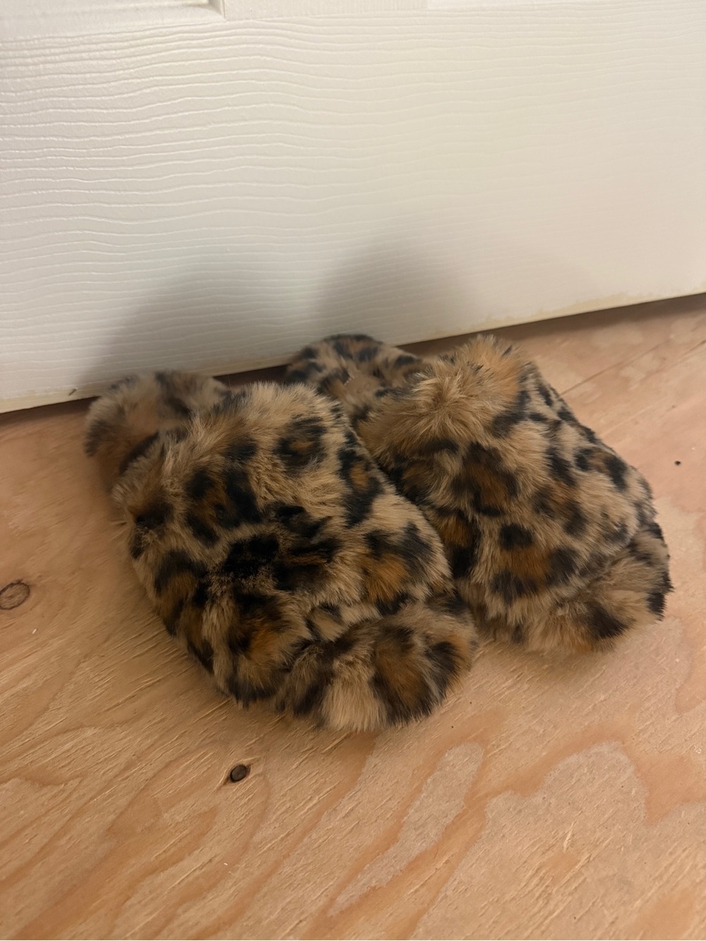 Never Worn Anthropologie Leopard Print Faux Fur Slippers Size 7